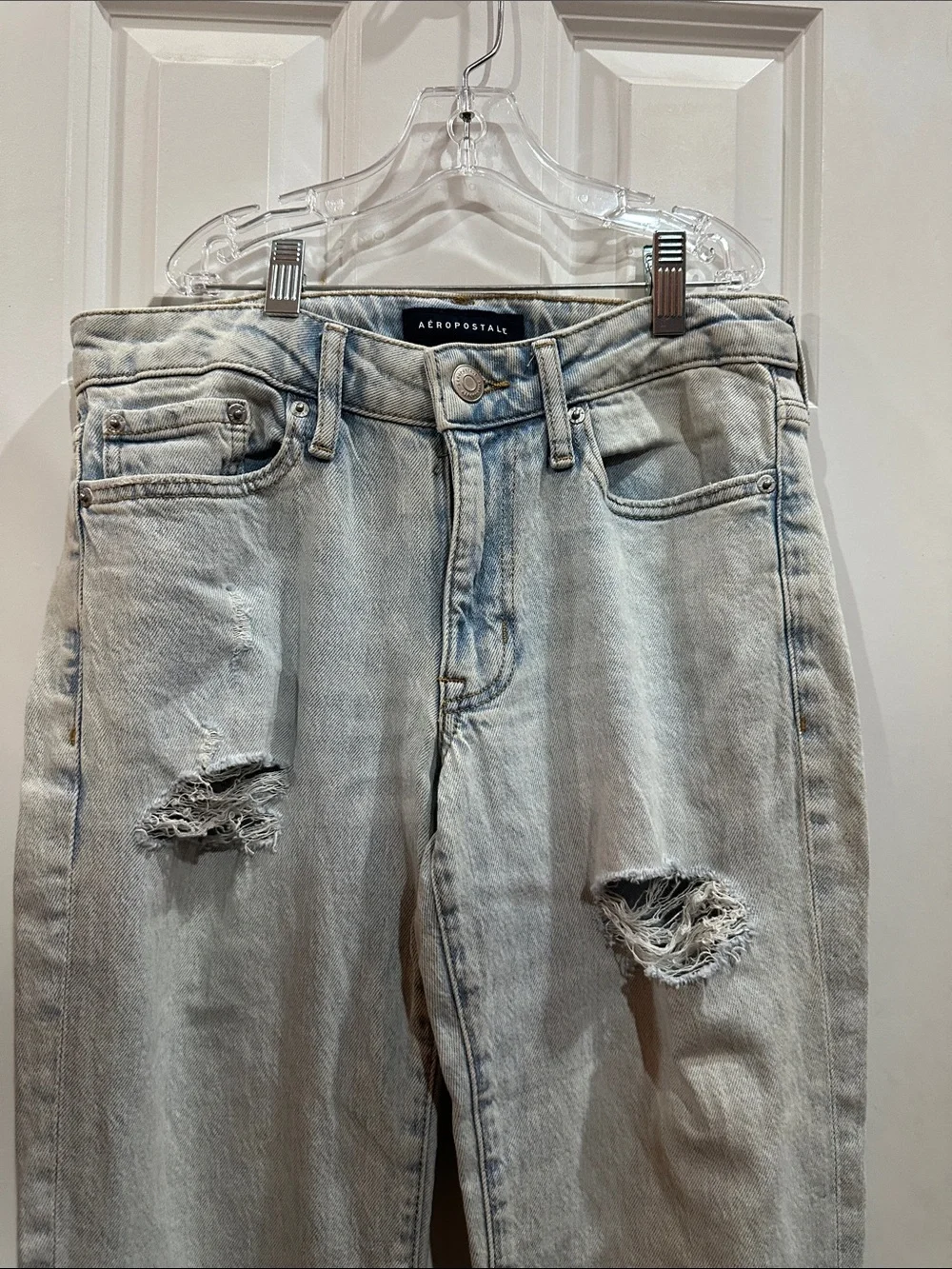 NWOT  Aeropostale Light Blue Distressed Straight Jeans size 2R